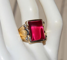 Load image into Gallery viewer, Antique 1920&#39;s Art Deco LARGE 12ct Ruby Cabochon 10k Solid Yellow Gold Men&#39;s Ring