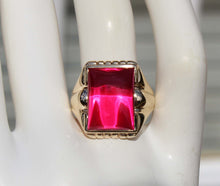 Load image into Gallery viewer, Antique 1920&#39;s Art Deco LARGE 12ct Ruby Cabochon 10k Solid Yellow Gold Men&#39;s Ring