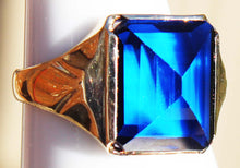 Load image into Gallery viewer, Antique 1920&#39;s Art Deco UNUSUAL Peaked Cut 8ct Blue Spinel 10k Solid Yellow Gold Men&#39;s Ring