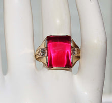 Load image into Gallery viewer, Antique 1920&#39;s Art Deco LARGE 12ct Ruby Cabochon 10k Solid Yellow Gold Men&#39;s Ring