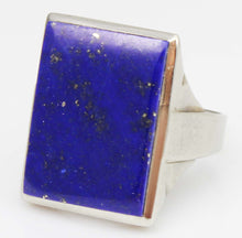 Load image into Gallery viewer, HEAVY Antique 1920&#39;s Art Deco LARGE Natural Lapis Lazuli Hand 10k Solid White Gold Men&#39;s Ring