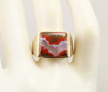 Load image into Gallery viewer, Vintage 1940&#39;s Natural Banded RARE Red Agate Hand Engraved Florentine 10k Solid Gold Men&#39;s Ring