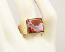 Load image into Gallery viewer, Vintage 1940&#39;s Natural Banded RARE Red Agate Hand Engraved Florentine 10k Solid Gold Men&#39;s Ring