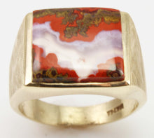 Load image into Gallery viewer, Vintage 1940&#39;s Natural Banded RARE Red Agate Hand Engraved Florentine 10k Solid Gold Men&#39;s Ring