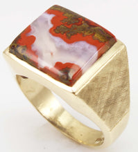 Load image into Gallery viewer, Vintage 1940&#39;s Natural Banded RARE Red Agate Hand Engraved Florentine 10k Solid Gold Men&#39;s Ring