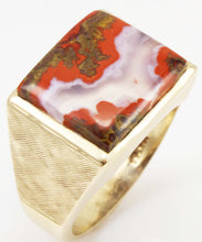 Load image into Gallery viewer, Vintage 1940&#39;s Natural Banded RARE Red Agate Hand Engraved Florentine 10k Solid Gold Men&#39;s Ring