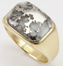 Load image into Gallery viewer, Vintage 1940&#39;s VERY RARE Natural Silver in Quartz 10k Solid Yellow Gold Men&#39;s Ring