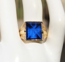 Load image into Gallery viewer, Antique 1920&#39;s Art Deco UNUSUAL Peaked Cut 8ct Blue Spinel Hand Engraved 10k Solid  Gold Men&#39;s Ring