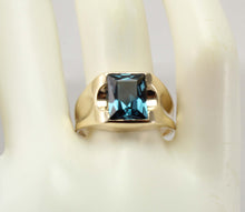 Load image into Gallery viewer, Vintage 1940&#39;s SIGNED Budlong Docherty Armstrong Natural London Blue Topaz 10k Solid Gold Men&#39;s Ring