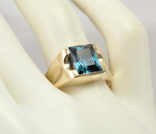 Load image into Gallery viewer, Vintage 1940&#39;s SIGNED Budlong Docherty Armstrong Natural London Blue Topaz 10k Solid Gold Men&#39;s Ring