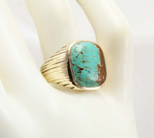 Load image into Gallery viewer, Vintage 1940&#39;s VERY RARE Natural #8 Mine Nevada Spiderweb Turquoise 10k Solid Gold Men&#39;s Ring