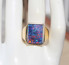 Load image into Gallery viewer, HEAVY Vintage 1940&#39;s LARGE BRIGHT RAINBOW RARE Black Natural Opal 10k Solid Yellow Gold Men&#39;s Ring